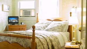 Premium bedding, iron/ironing board, free WiFi