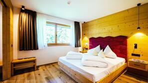 In-room safe, desk, free WiFi, wheelchair access