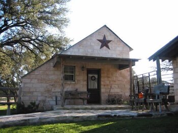 Country Inn Cottages Fredericksburg Room Prices Reviews Travelocity