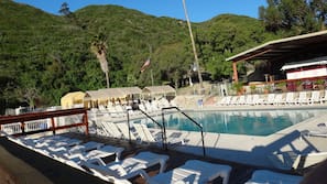 2 outdoor pools