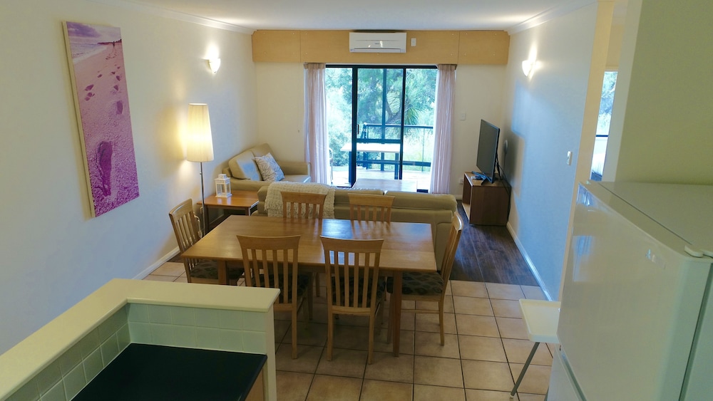 In-room dining, Margaret River Beach Apartments