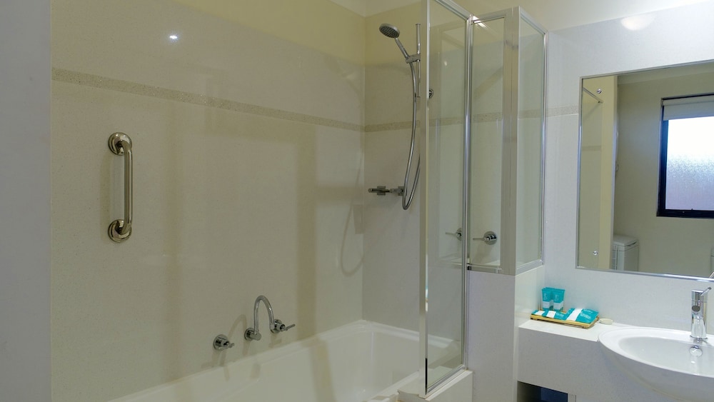 Bathroom, Margaret River Beach Apartments