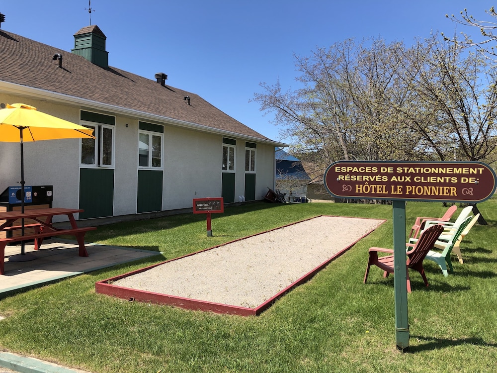 Hotel Le Pionnier Deals & Reviews (Tadoussac, CAN) | Wotif