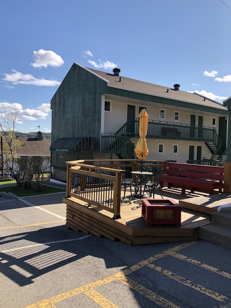 Hotel Le Pionnier Deals & Reviews (Tadoussac, CAN) | Wotif