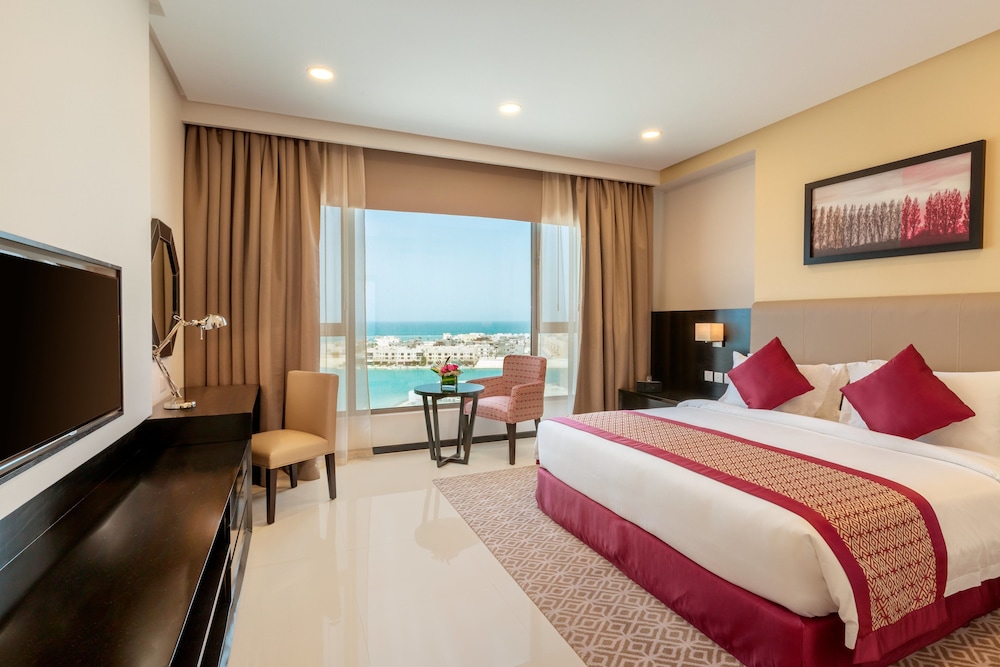 Room, Ramada Hotel & Suites by Wyndham Amwaj Islands Manama