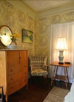 Moseley Cottage Inn Town Motel Reviews Photos Rates