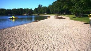 Beach nearby, sun loungers, kayaking, rowing