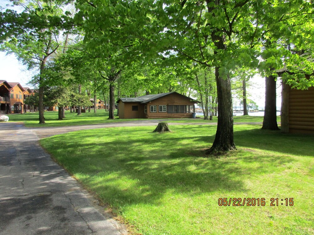 Room Deals for Horseshoe Bay Lodge, Walker starting at Hotwire