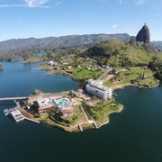 hoteles con piscina en guatape reserva