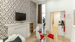 Iron/ironing board, free WiFi, linens