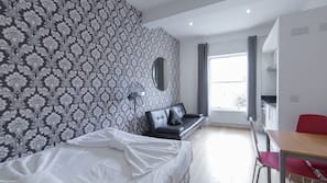 Iron/ironing board, free WiFi, linens