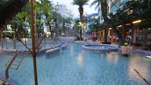 室外水療浴池
