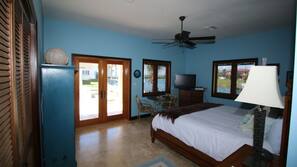 1 quarto, roupas de cama premium, escrivaninha