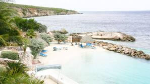 Privatstrand, weißer Sandstrand