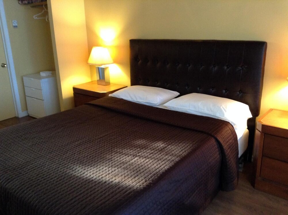 Motel Rive du Lac in Montreal | Best Rates & Deals on Orbitz