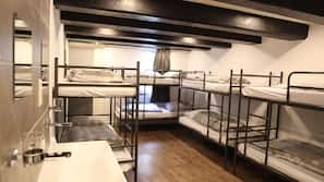 1 bedroom, in-room safe, desk, free WiFi