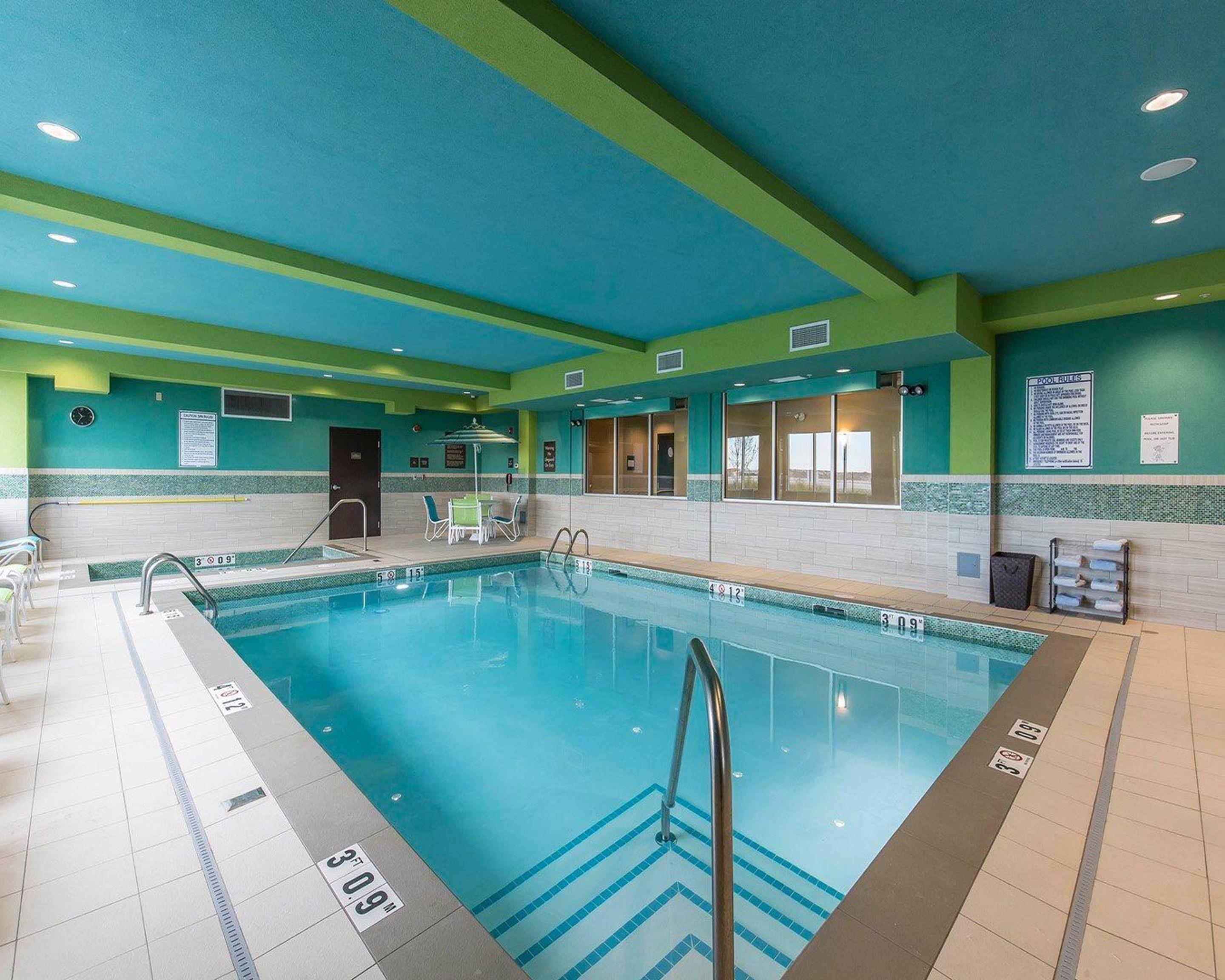 Comfort Inn Suites Airport North In Calgary Expedia
