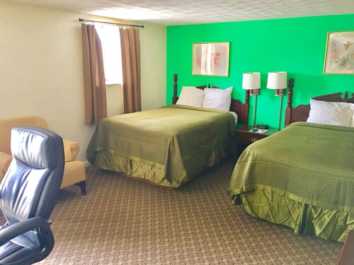 Check Expedia for Availability of Traveler's Inn Motel