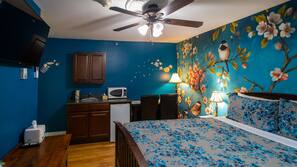 Individually decorated, desk, iron/ironing board, free WiFi