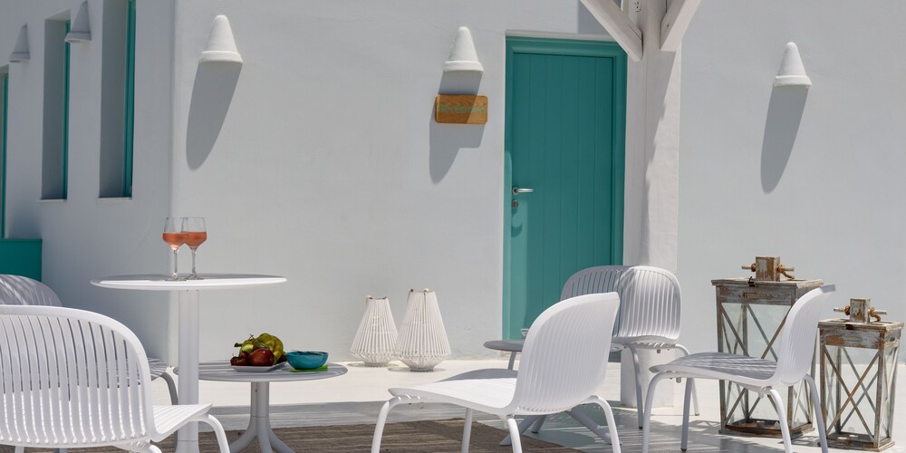 Neptune Luxury Spa Suites In Santorini Cheap Hotel Deals