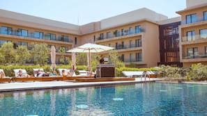 Outdoor pool, open 8:00 AM to 7:00 PM, pool umbrellas, pool loungers