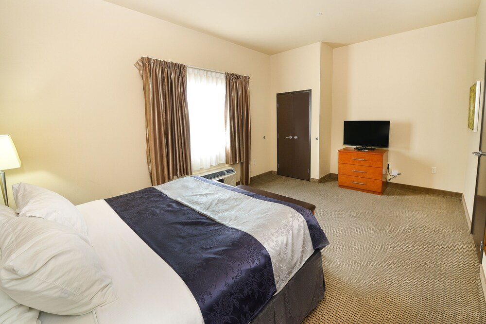 Baymont by Wyndham Grand Forks in Grand Forks Best Rates & Deals on