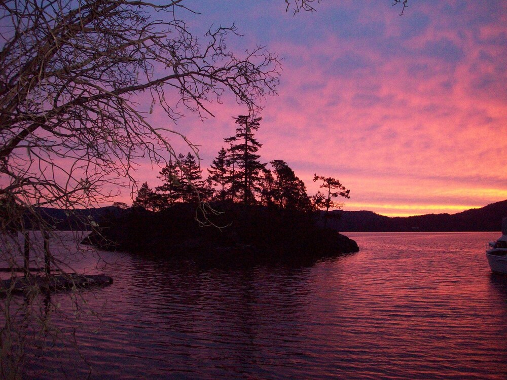 Primary image, Madrona Cottage by BC Island Vacation Homes