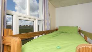 Free cots/infant beds, wheelchair access