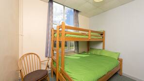 Free cribs/infant beds, wheelchair access