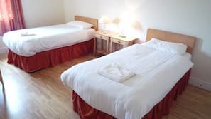 3 bedrooms, iron/ironing board, free cots/infant beds, free WiFi