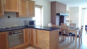 3 bedrooms, iron/ironing board, free cots/infant beds, free WiFi