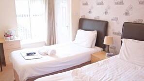 Cots/infant beds, free WiFi