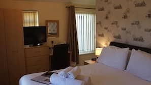 Cots/infant beds, free WiFi