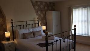 Cots/infant beds, free WiFi