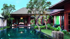 Outdoor pool, free cabanas, pool umbrellas