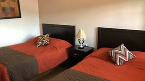 Cortinas opacas, wifi gratis, ropa de cama y acceso en silla de ruedas