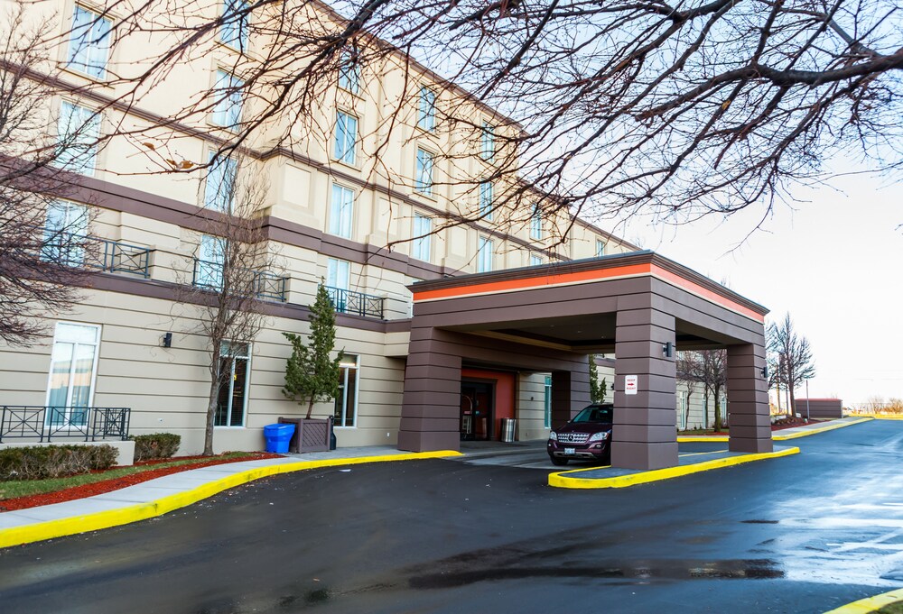 Best Western Premier Toronto Airport Carlingview Hotel in Toronto