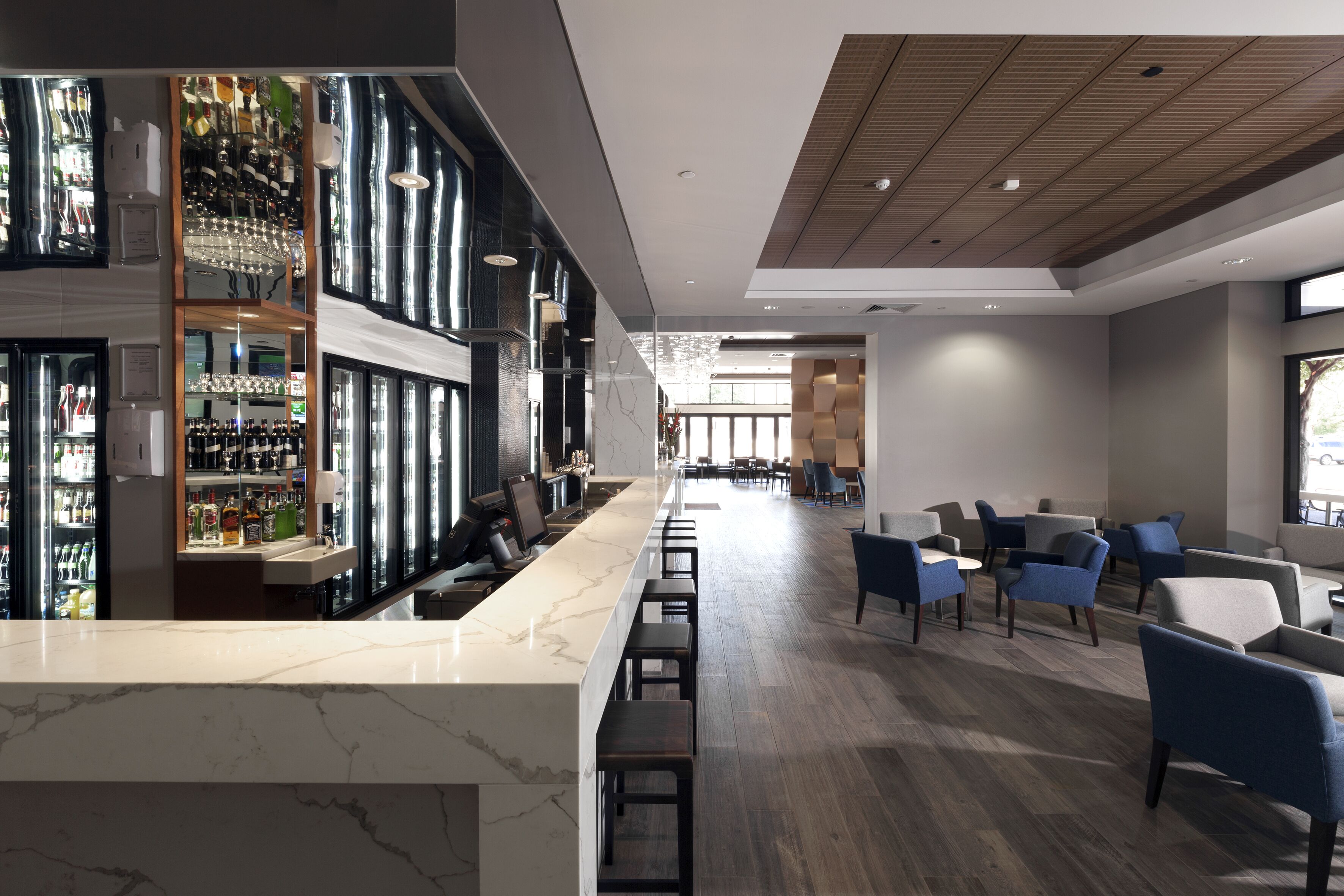 H on Mitchell Apartment Hotel