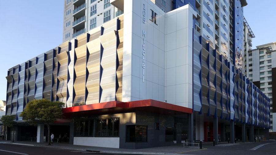 H on Mitchell Apartment Hotel