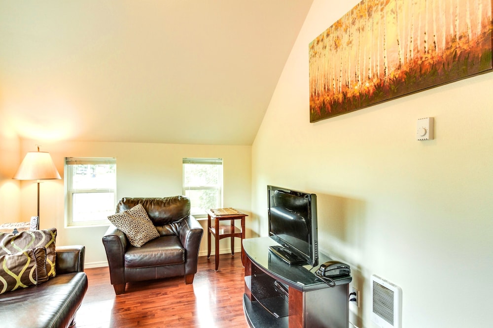 Maple Leaf Furnished Manor Apartments in Spokane Best Rates & Deals