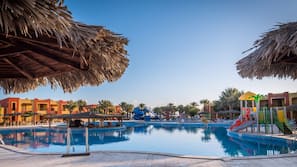 4 outdoor pools, pool umbrellas, pool loungers