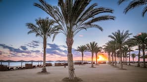 Private beach, sun-loungers, beach umbrellas, beach towels