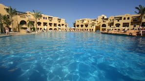 8 outdoor pools, pool umbrellas, pool loungers