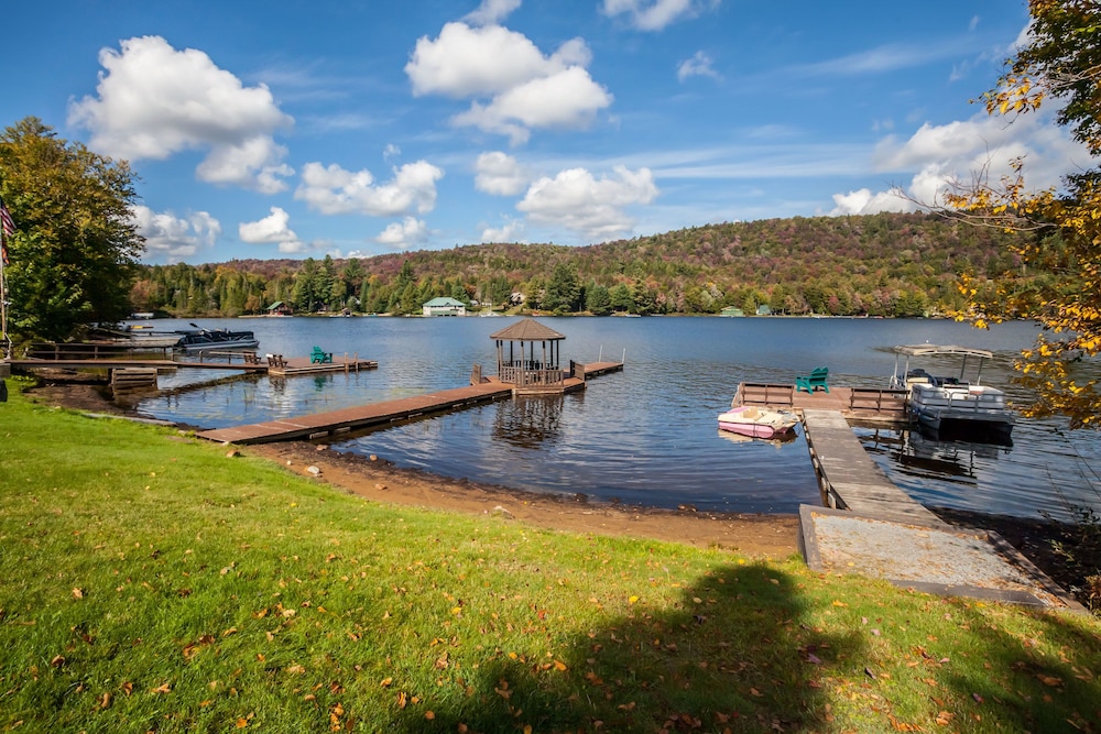 The Moose Inn In Eagle Bay Hotel Rates Reviews On Orbitz Dock