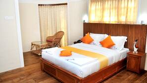 Desk, rollaway beds, free WiFi