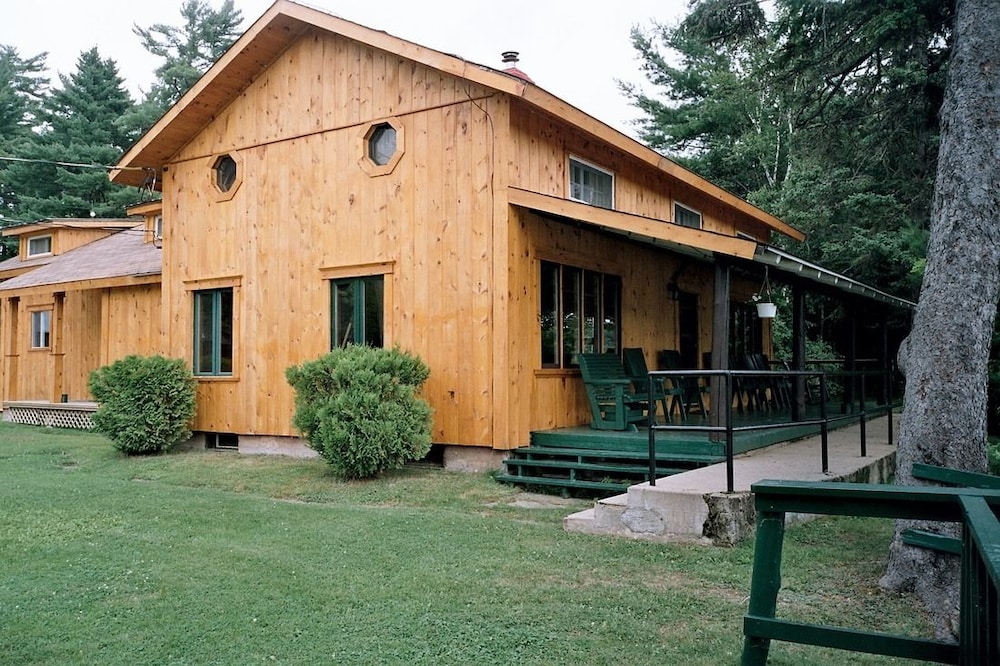 Pond S Resort On The Miramichi In Ludlow Hotel Rates Reviews