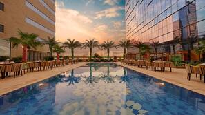 2 indoor pools