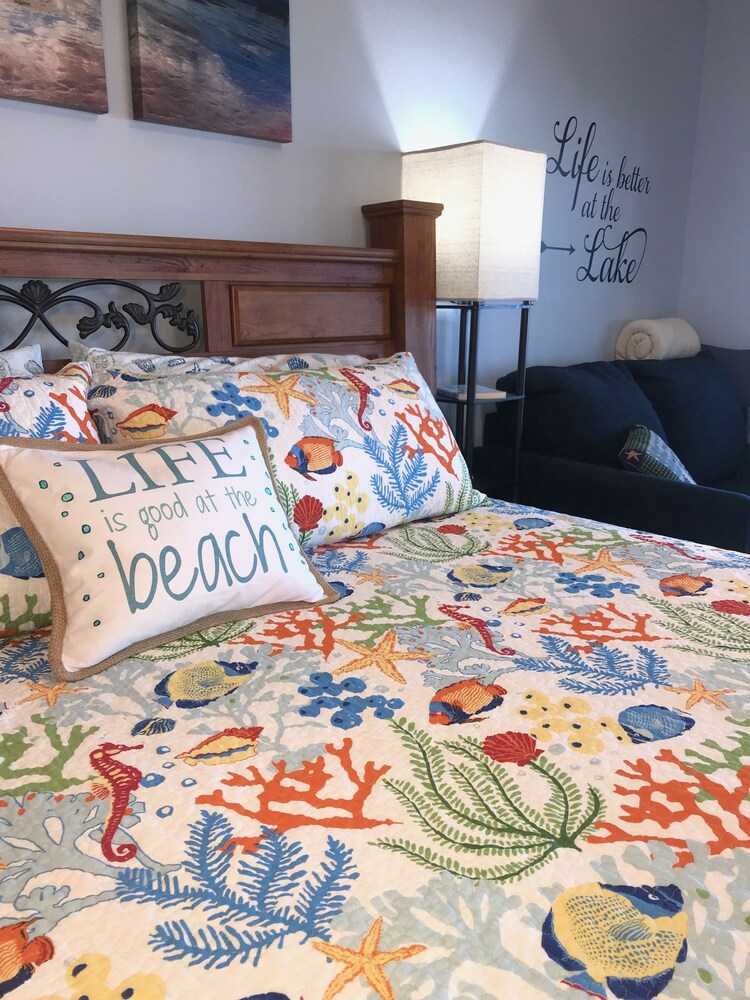 Room Deals for Torch Lake Bed & Breakfast, Central Lake starting at