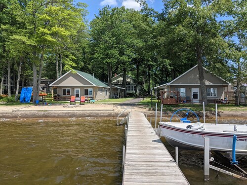 beachfront hotel in houghton lake michigan