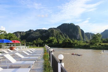 The Grand Riverside Hotel Deals Reviews Vang Vieng Lao - 